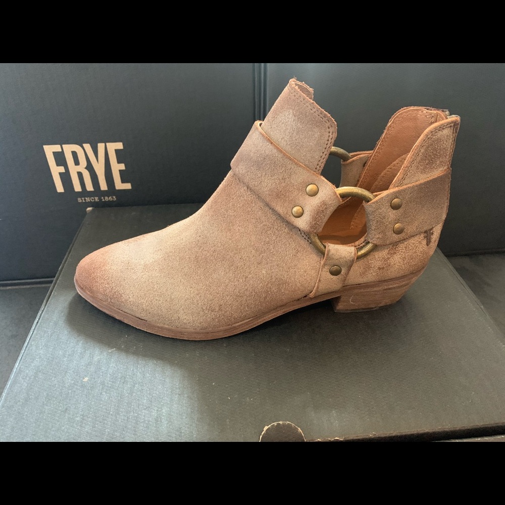 FRYE Women Ankle Booties Chocolate sz 7 New w/ box